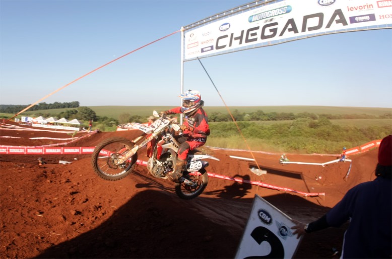 99972665_015_Leo_Nunes